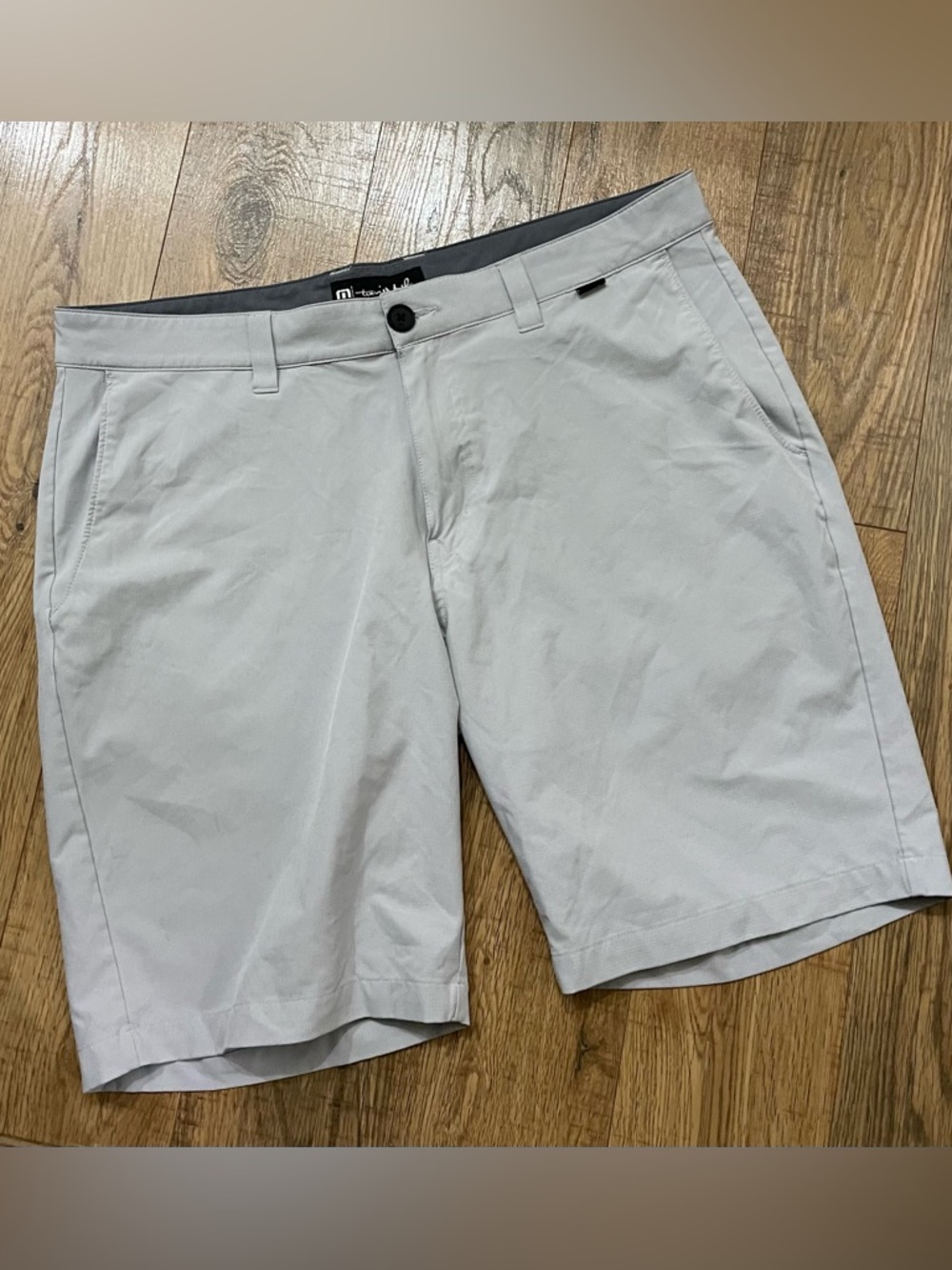 Travis Mathew Men's Light Gray Performance Flat-Front Shorts Sz 25 Golf
